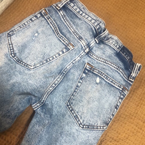 Light wash Abercrombie straight jeans. 26 short - Picture 4 of 6